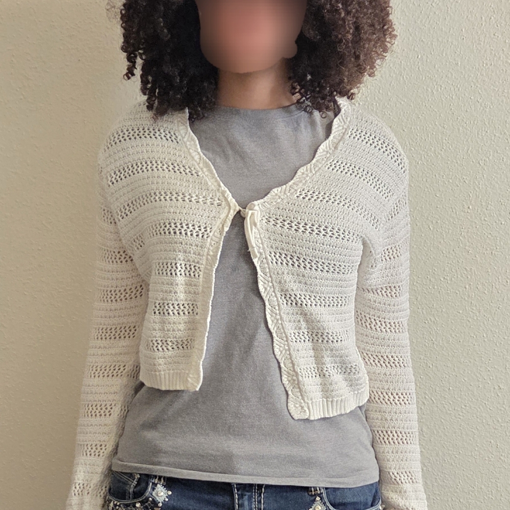 Art Class White Knit Girl Front Bow Cropped Sweater (Sz. L)
